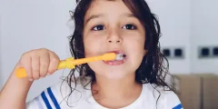 اصفرار اسنان الاطفال